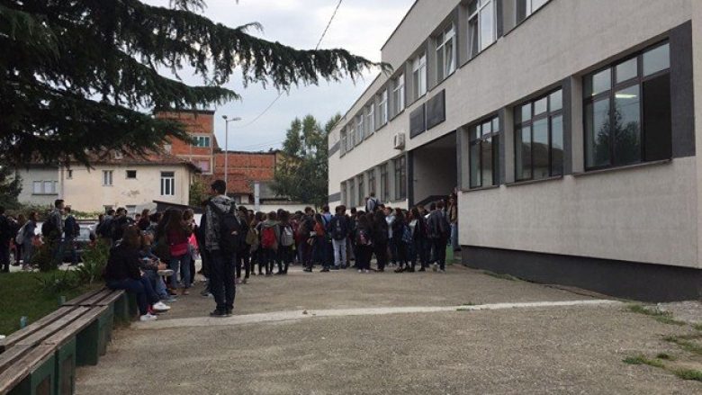 Probleme me transportin e nxënësve të malësisë së Tetovës, përgjigjen palët e përfshira