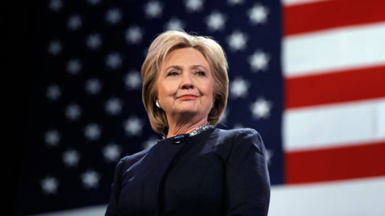 Përkrahësit ‘ia kthejnë shpinën’ Hillary Clinton (Foto)