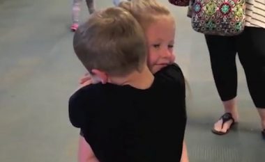 Takimi emocional i fëmijëve që nuk ishin parë për disa muaj (Video)