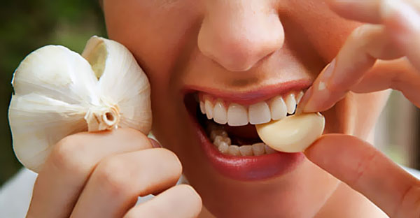 The-Health-Effects-of-Eating-Garlic-Daily