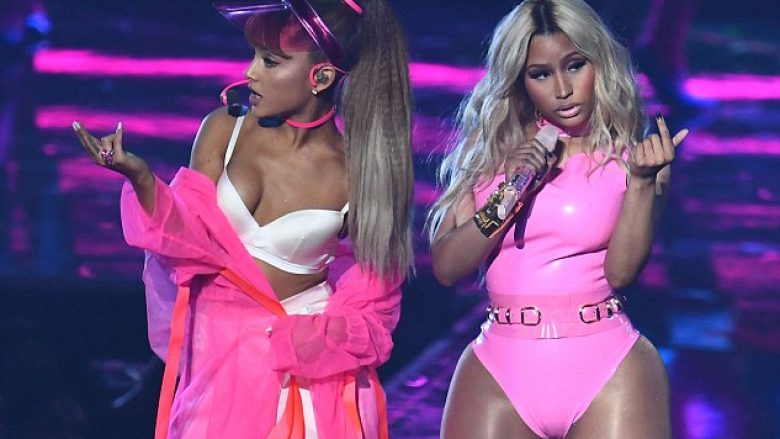 Ariana Grande jep detaje për bashkëpunimin me Nicki Minaj, teksti i këngës ka të bëjë me seksin (Foto)