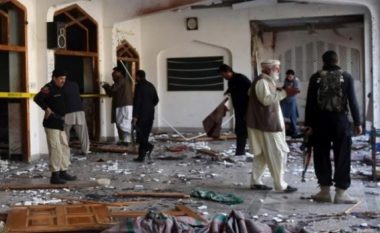 Sulm vetëvrasës në një xhami, të paktën 36 persona të vrarë