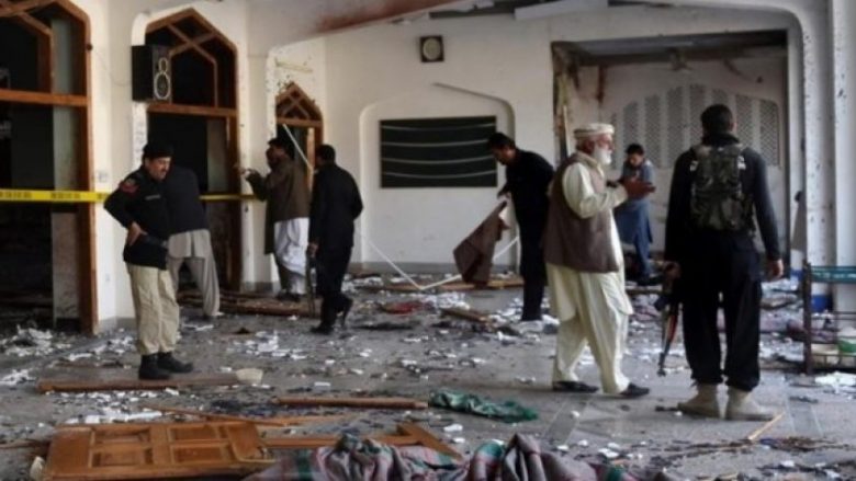Sulm vetëvrasës në një xhami, të paktën 36 persona të vrarë