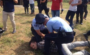 Përfundon protesta, lëndohet një polic, arrestohen disa studentë (Foto)