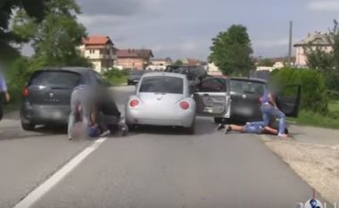 Operacioni i arrestimit të policit të Kosovës që transportonte drogë (Video)