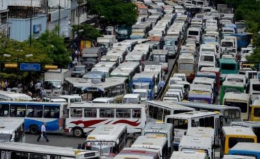 Shoferët e autobusëve paralizojnë Venezuelën