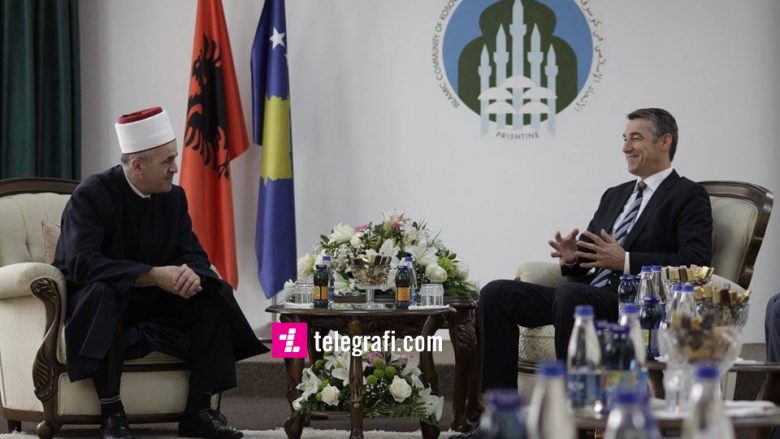 Presidenti Thaçi mungoi në pritjen e Bashkësisë Islame