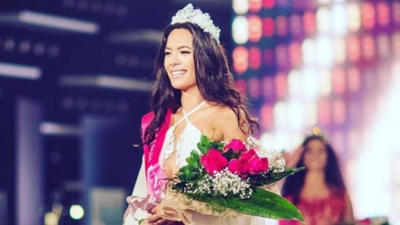 Po “kosovarizohet” Miss Kosova, argjentinasja viziton dallamat dhe qylymat tradicionalë (Foto)