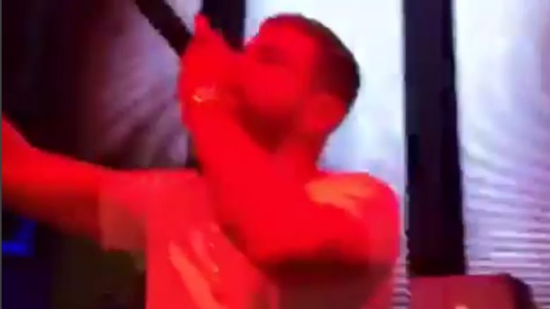 Noizy e mbyll koncertin në Ferizaj me një performancë energjike, nuk mungoi edhe dissi i tij për Babastars (Foto/Video)