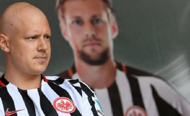 ​Eintracht Frankfurt i vazhdon kontratën lojtarit që vuan nga kanceri