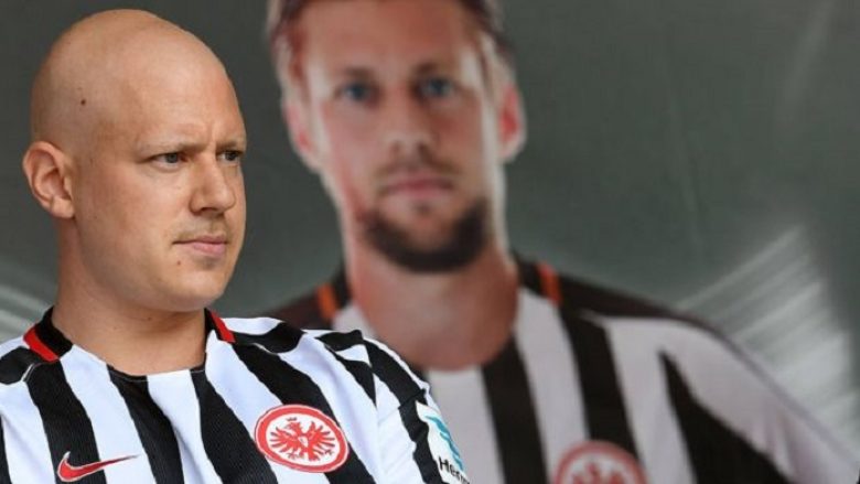 ​Eintracht Frankfurt i vazhdon kontratën lojtarit që vuan nga kanceri
