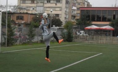 Futbollistin shqiptar e mashtruan me lejen e punës