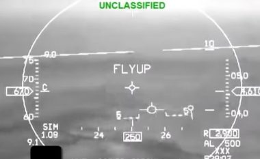 Kur teknologjia shpëton jetë: Piloti alivanoset, fluturakja e merr kontrollin dhe e shmang rënien! (Video)