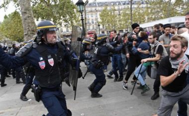 Forcat e Policisë franceze përleshen me protestuesit (Video)