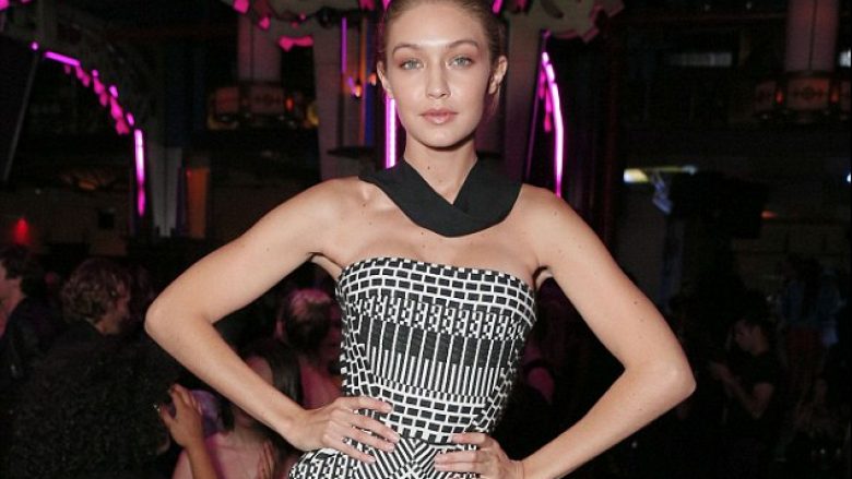 Gigi Hadid kritikohet për veshje (Foto)