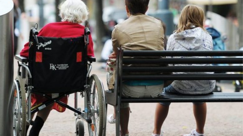 Zvicra rrit moshën e pensionimit për gratë