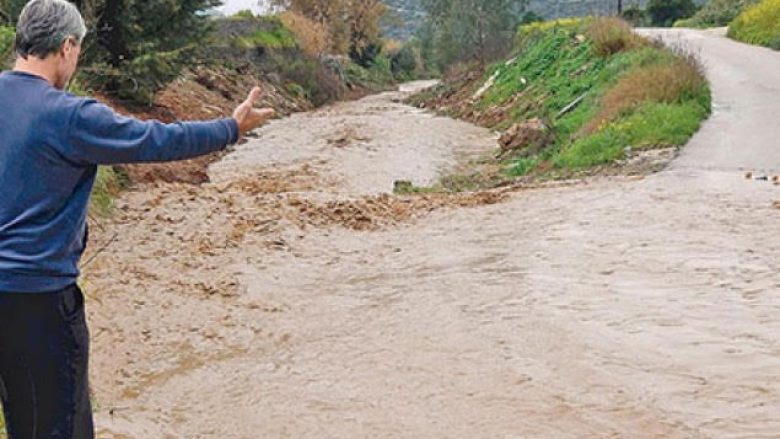 Greqi, 3 të vdekur dhe një i zhdukur nga moti i keq