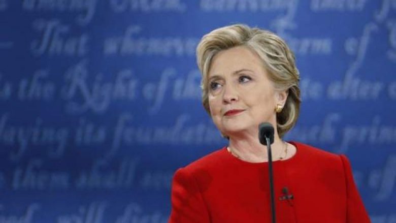 Pse Hillary Clinton zgjodhi kostum të kuq në debatin presidencial? (Foto/Video)