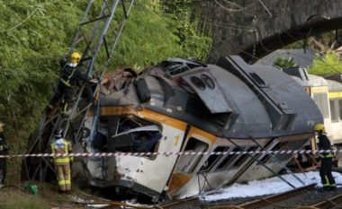 Treni del nga shinat në Spanjë, të paktën tre të vdekur
