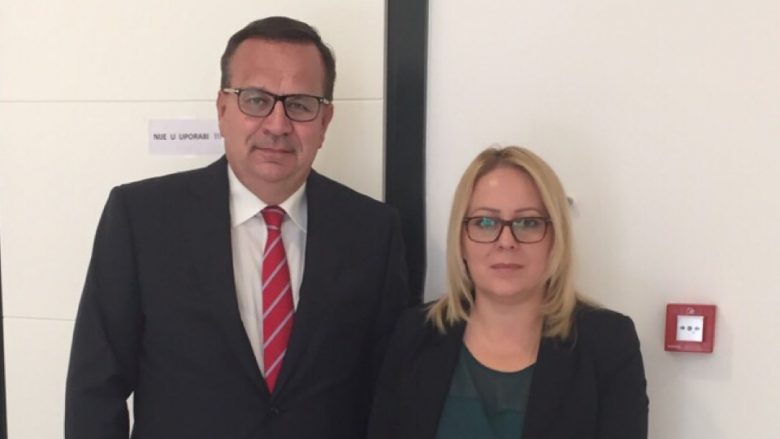 Ministrja Bajrami takoi homologun e saj çekë
