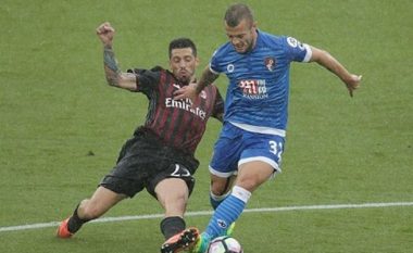 Wishere shkëlqen, por Milan triumfon kundër Bournemouth (Video)