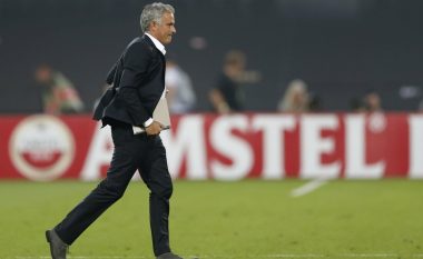 Mourinho mundohet të arsyetoj humbjen nga Feynoordi