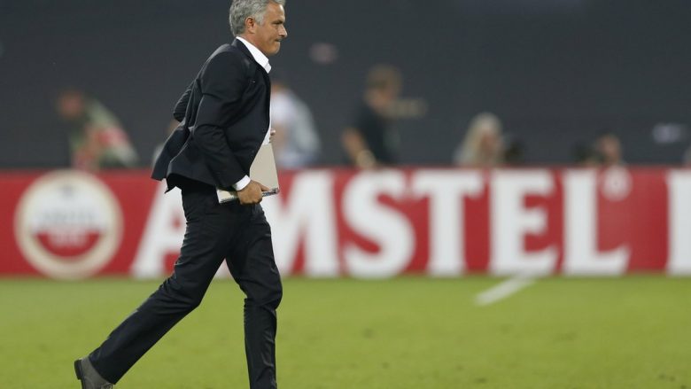 Mourinho mundohet të arsyetoj humbjen nga Feynoordi