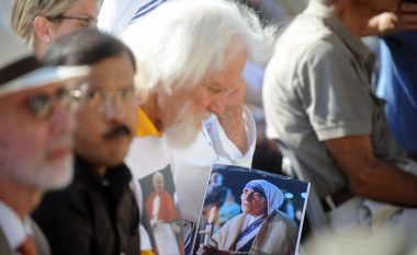 Veseli për Nënë Terezën: Ne dhe gjithë bota i përkulemi jetës dhe veprës së saj