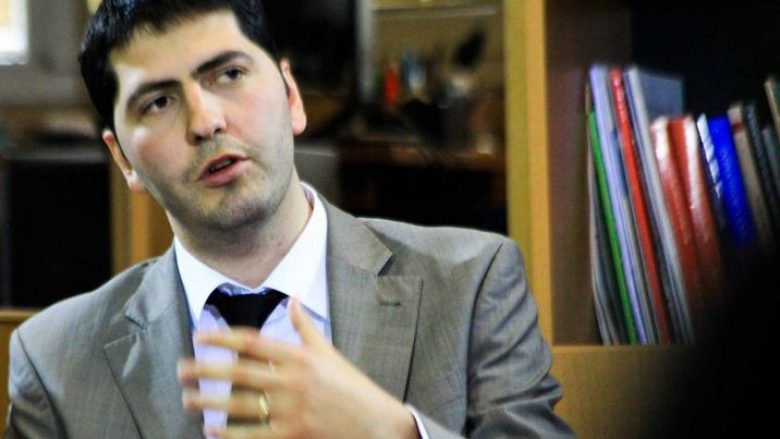 Kërveshi fajëson shtetin për vdekjen e Deharit: Në Kosovë i vetëvrari e vret veten “me thikë në shpinë”!