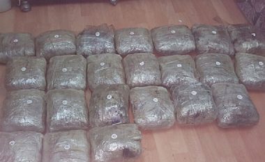 Konfiskohen 12 kg marihuanë në vendkalimin kufitar Blatë