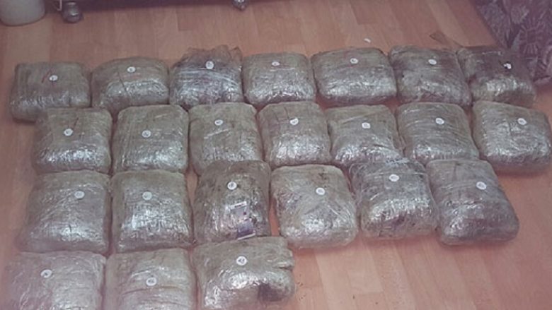 Konfiskohen 12 kg marihuanë në vendkalimin kufitar Blatë
