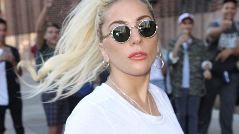 Lady Gaga nuk heq dorë nga stili i saj (Foto)