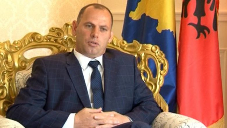 Reagon ambasadori Lladrovci: Asnjë incident nuk ka ndodhur me inspektorin e AKI-së