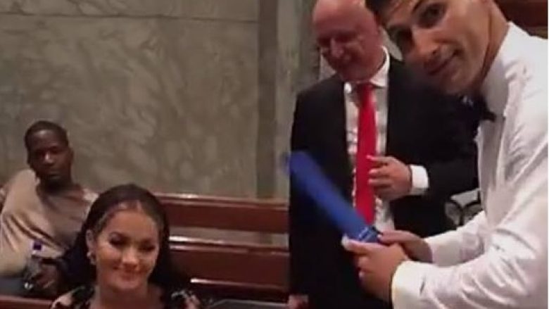 Kështu e flladiti Lorik Cana, Rita Orën (Video)