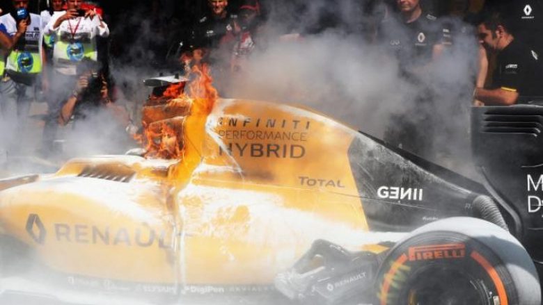Formula 1, Renault merr flakë (Video)