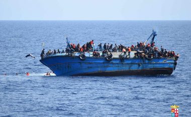 Roja bregdetare italiane shpëton 650 emigrantë
