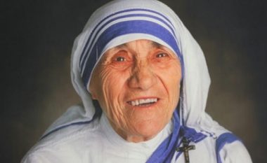 Ora e parë e mësimit i kushtohet shenjtërimit të Nënës Terezë