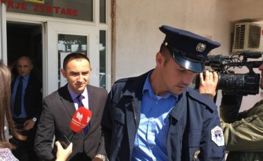 Policia bastis Stacionin e Autobusëve, arrestohet sekretari pasi u gjet një armë