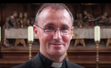 Nuk mban më: I pari peshkop anglikan deklaron se është ‘gay’