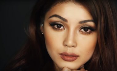 Fuqia e makijazhit: Shikoni transformimin mahnitës të koreanes në një Kylie Jenner (Video)