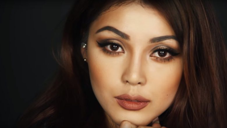 Fuqia e makijazhit: Shikoni transformimin mahnitës të koreanes në një Kylie Jenner (Video)