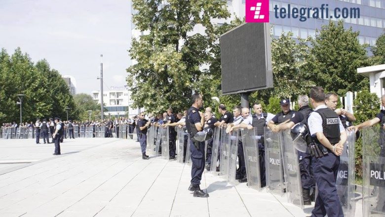 Përmbledhje e protestave të sotme: 17 autobusë me protestues, gjashtë autobusë me policë (Video)