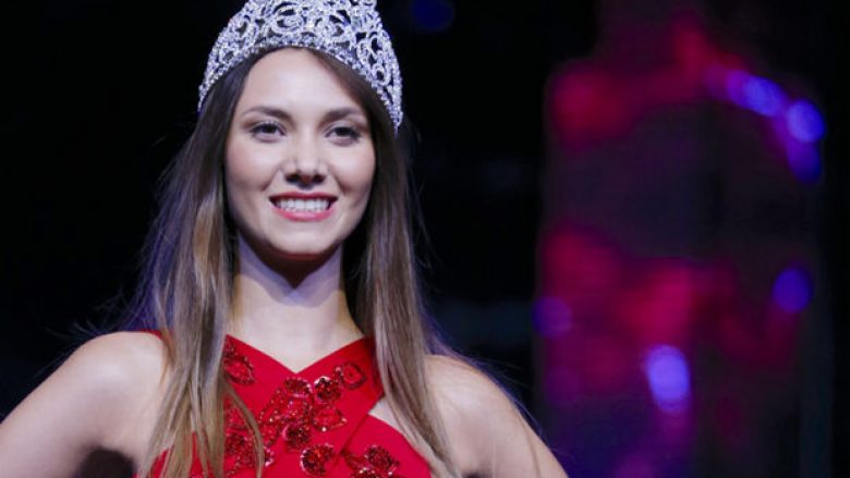 ‘Miss Turkey International’ dorëzon kurorën e mbretëreshës! (Foto)