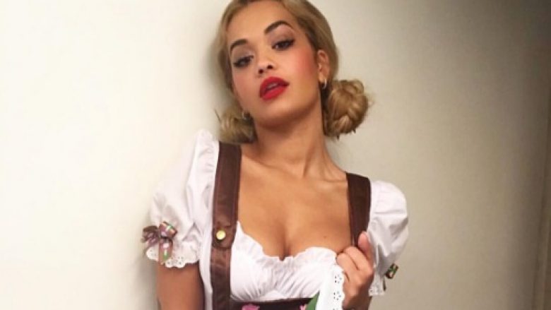 Rita Ora me mëngjes reklamon sutjenet e reja (FotoVideo)