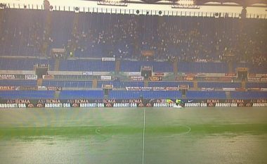 Shiu i rrëmbyeshëm ndërprenë dy ndeshje të Serie A (Video)