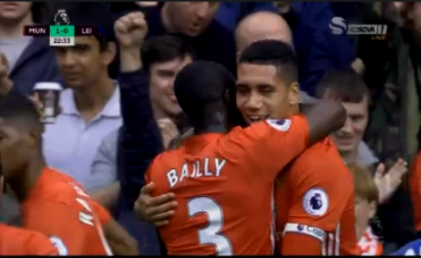 Smalling shënon, United ka epërsinë ndaj Leicesterit (Video)