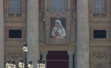 Shenjtërimi i Nënë Terezës: Roma blindohet nga ajri dhe toka