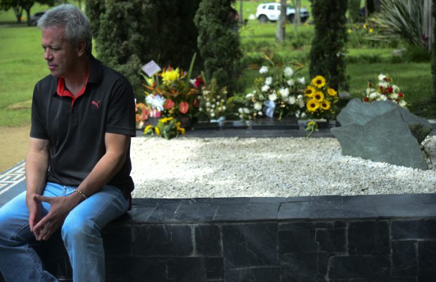 Jhon Jairo Velasquez, A.K.A "Popeye", visits the tomb of Colombian drug lord Pablo Escobar at the Montesacro cemetery in Medellin, Antioquia department, Colombia on December 2, 2015. Popeye, who was leader of Escobar's hit men and confessed having committed himself 300 murders and coordinated another 3,000, was released this year after serving three-fifths of his sentence. AFP PHOTO/Raul ARBOLEDA / AFP / RAUL ARBOLEDA (Photo credit should read RAUL ARBOLEDA/AFP/Getty Images)