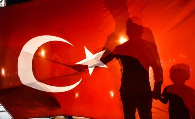 Turqia ka shkarkuar mbi 40,000 shërbyes civilë