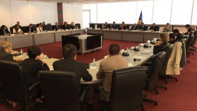 Kryeministri premton mbështetje për komunitetin boshnjak në Kosovë